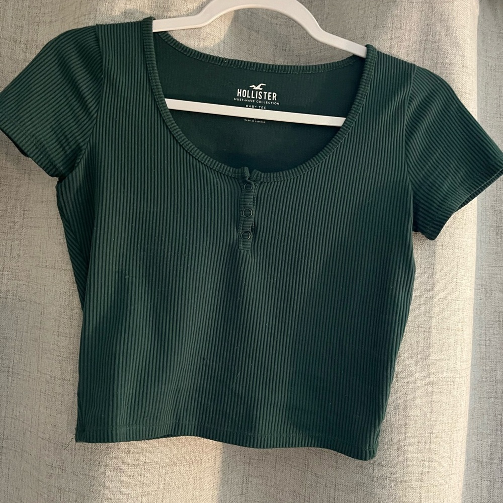 Hollister Women's Dark Green Ribbed Tee